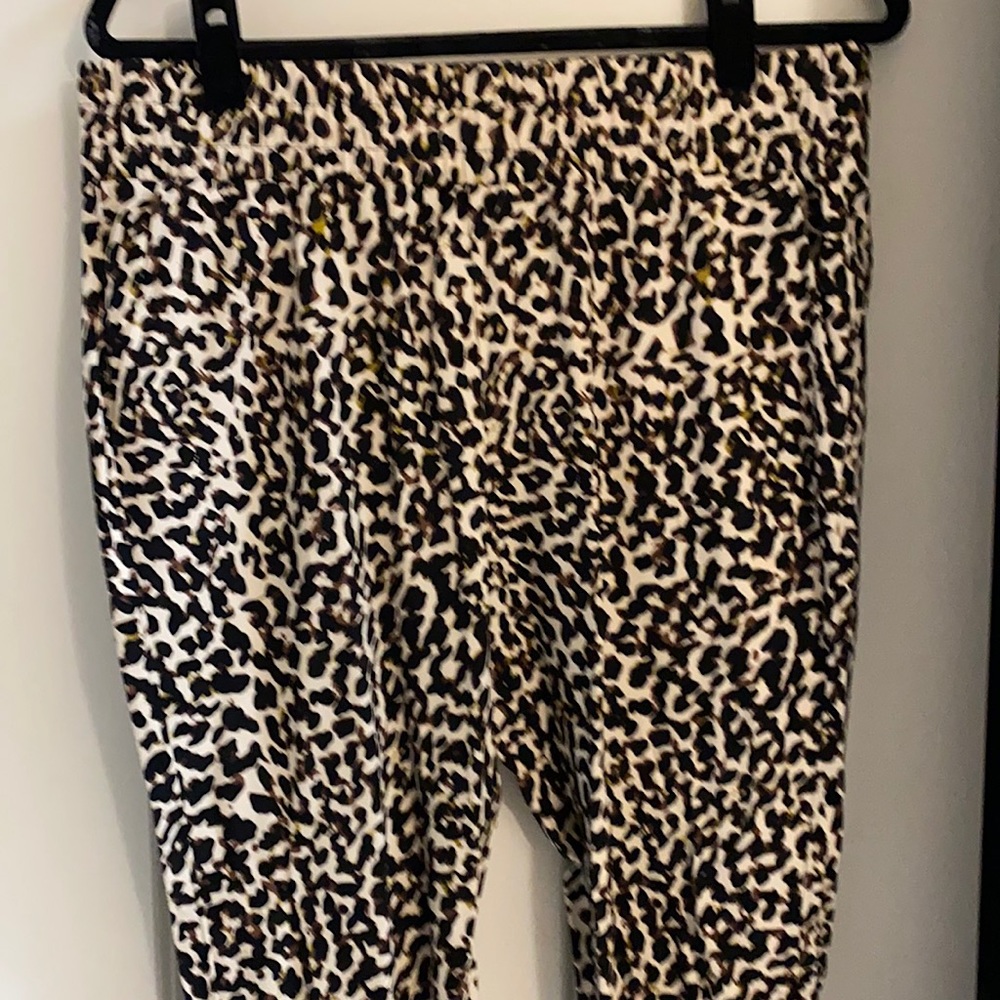 NWOT Cabi Leopard joggers - M - Medium 🐆